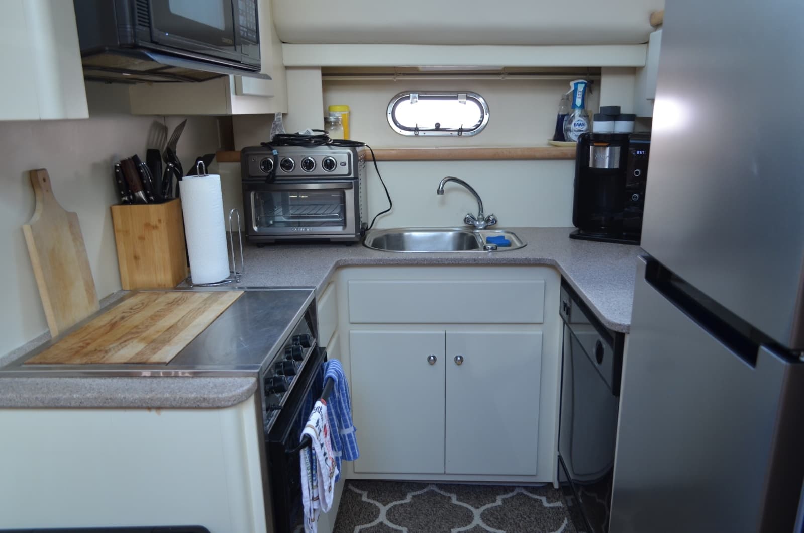 1996 Carver 440 Motor Yacht - Photo 40