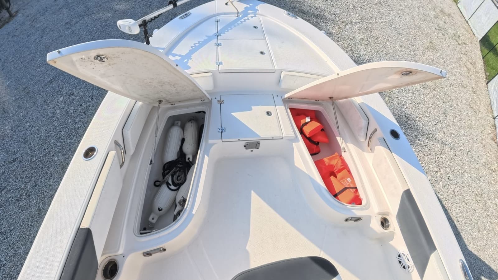 2021 Robalo 246 Cayman - Photo 14