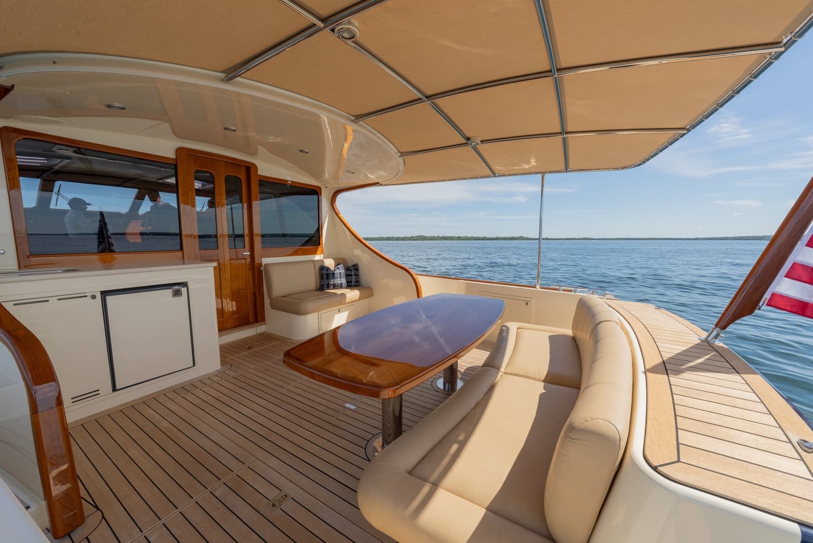 2019 Palm Beach Motor Yachts 55 Sedan - Photo 4