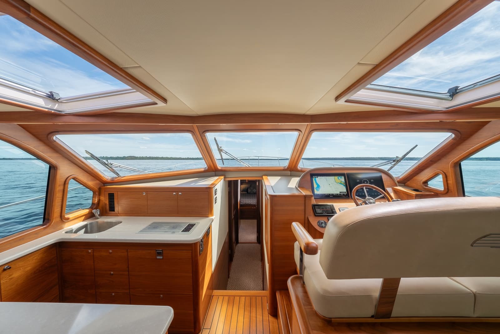 2019 Palm Beach Motor Yachts 55 Sedan - Photo 8