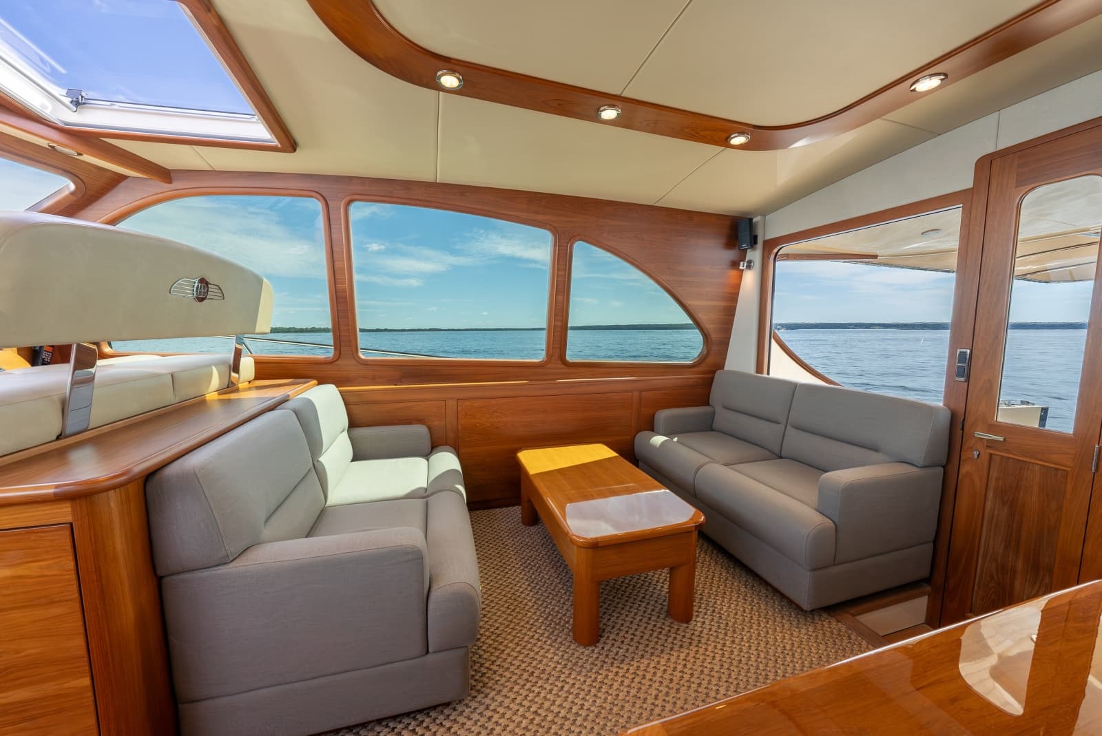 2019 Palm Beach Motor Yachts 55 Sedan - Photo 6