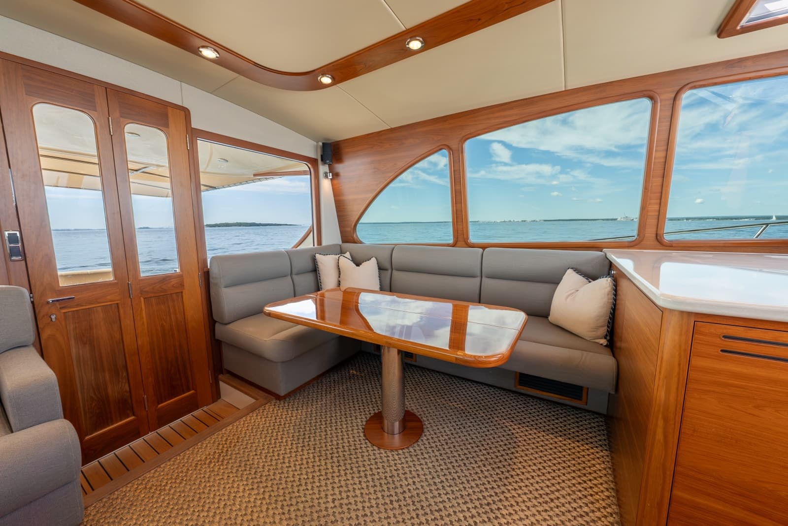 2019 Palm Beach Motor Yachts 55 Sedan - Photo 5