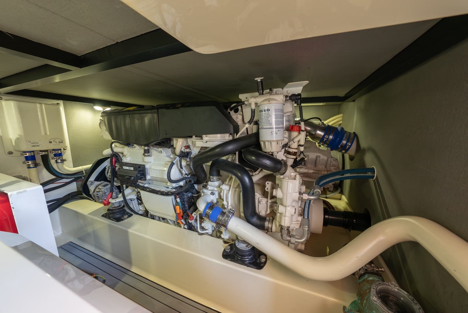 2019 Palm Beach Motor Yachts 55 Sedan - Photo 26