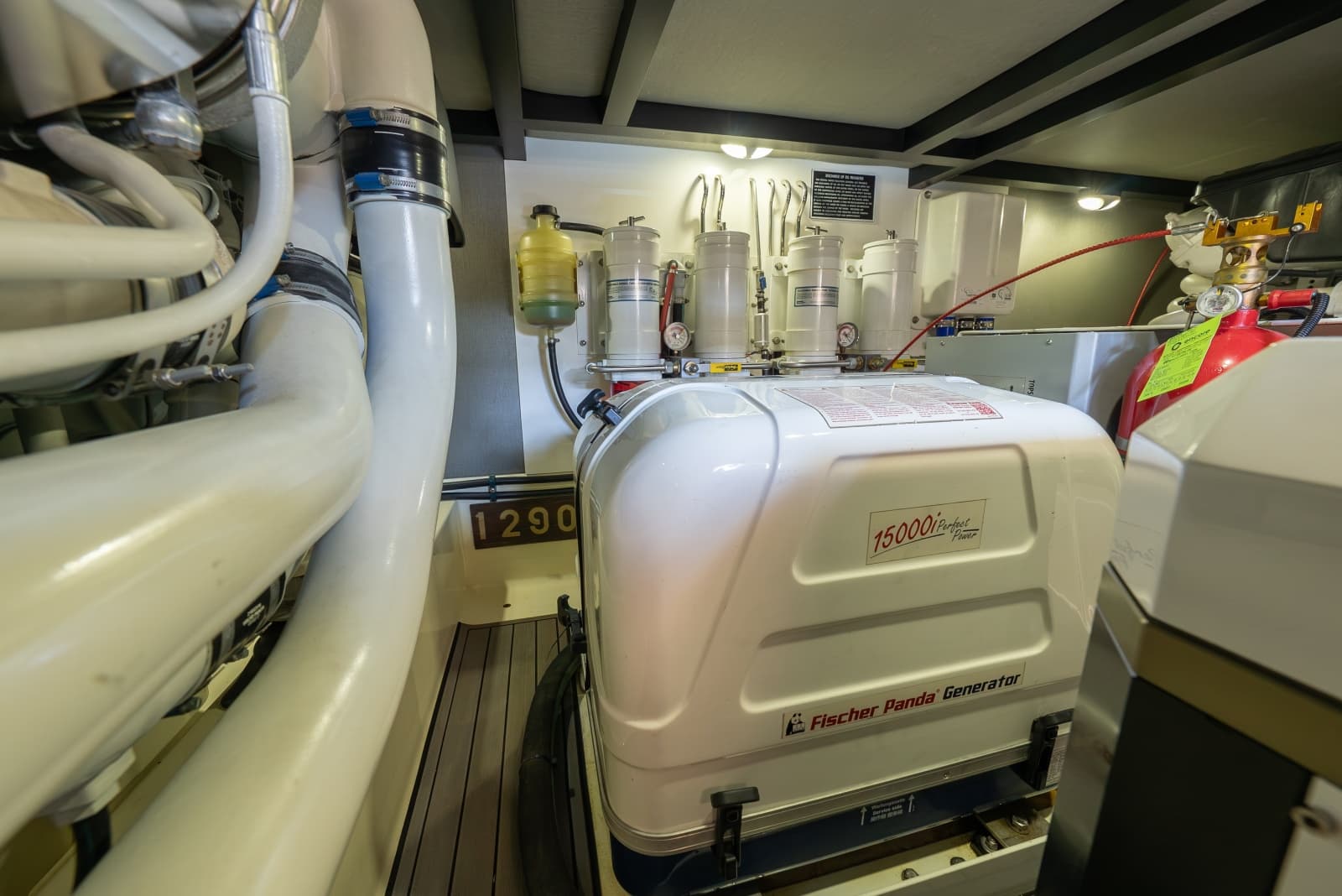 2019 Palm Beach Motor Yachts 55 Sedan - Photo 25