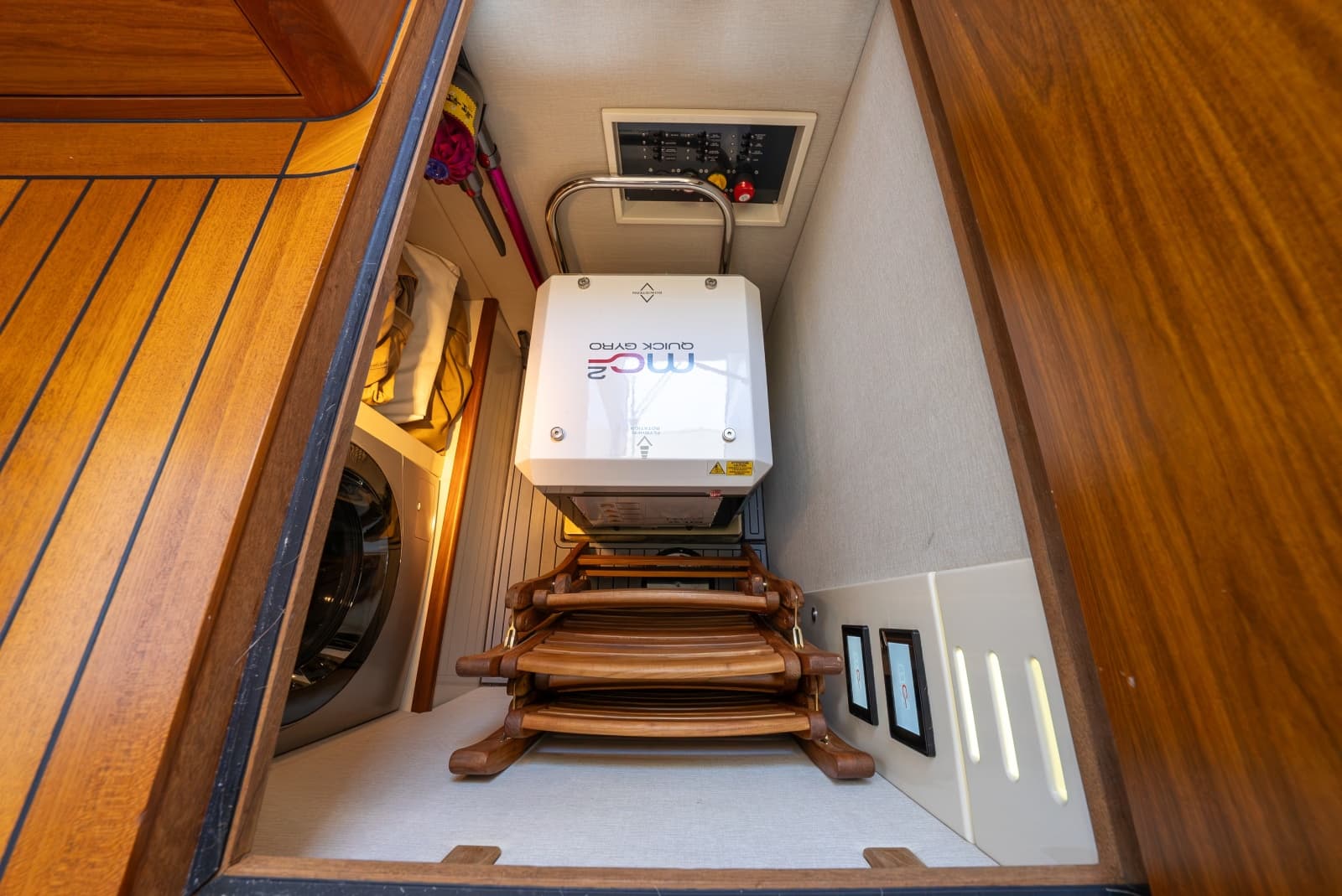 2019 Palm Beach Motor Yachts 55 Sedan - Photo 10