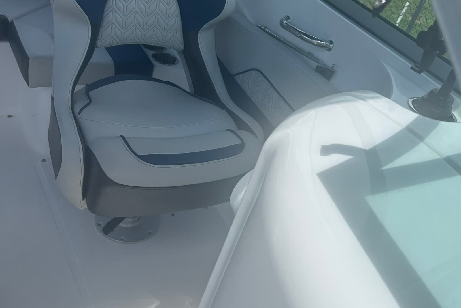 2022 Hurricane Sundeck 2200 OB - Photo 10