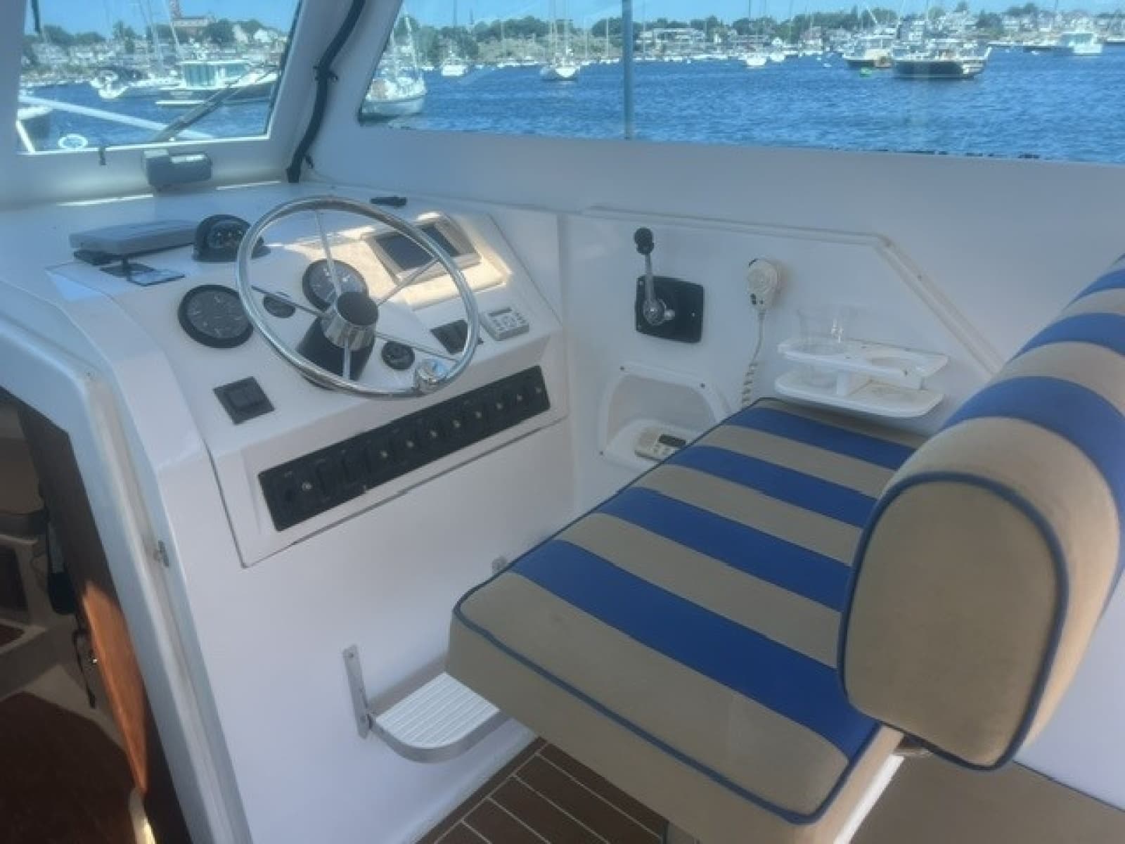 1999 Mainship Pilot Sedan - Photo 12