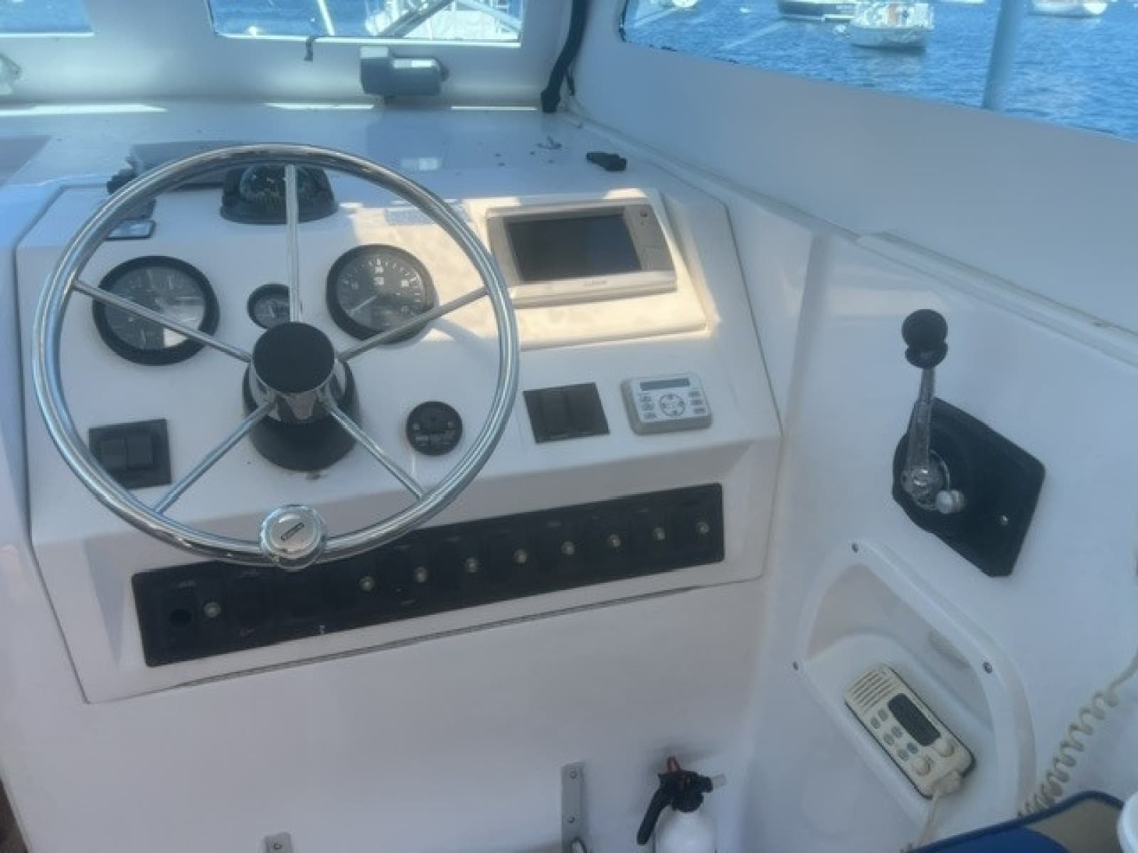 1999 Mainship Pilot Sedan - Photo 11