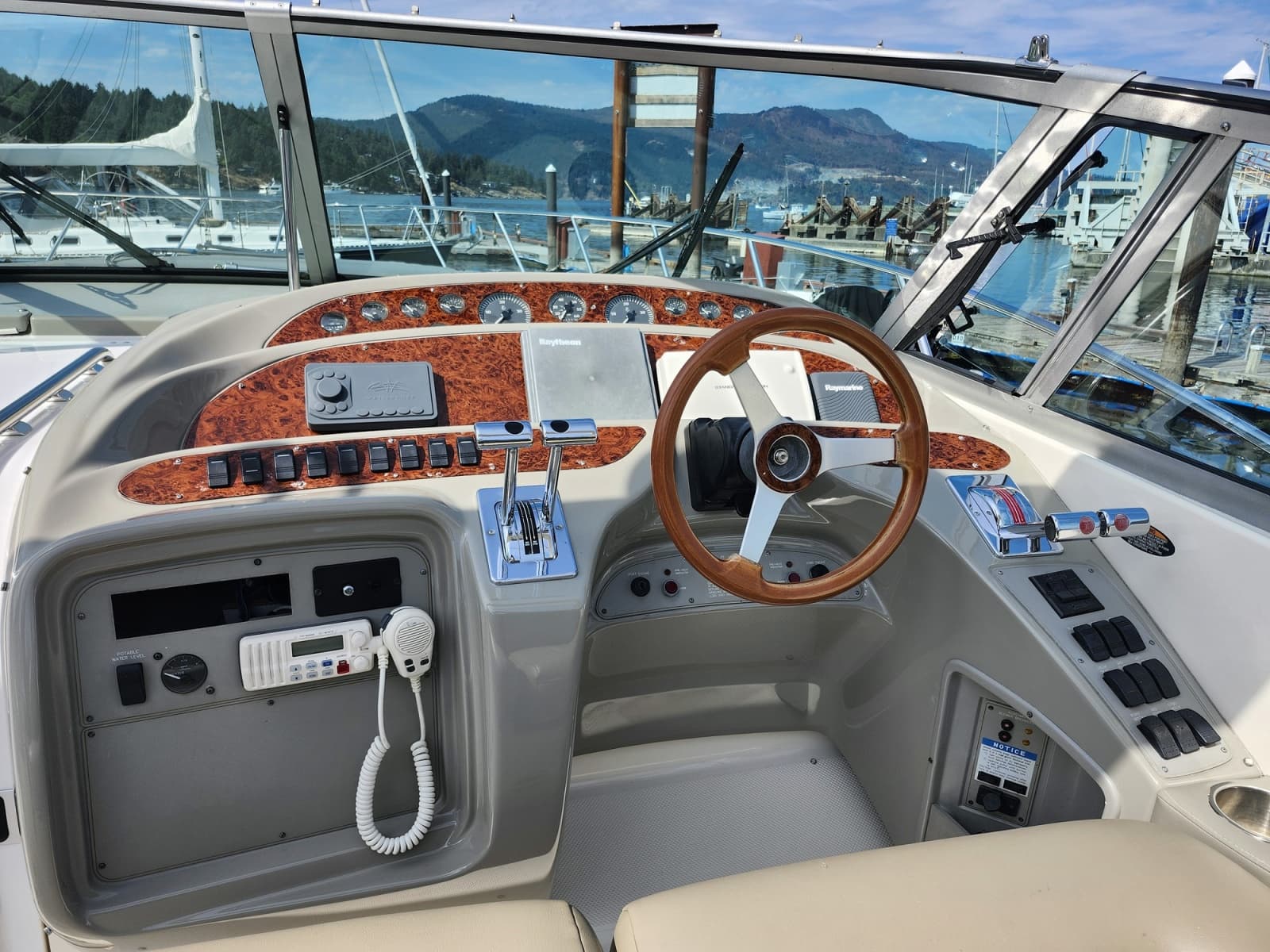 1997 Maxum 4100 SCR - Photo 16