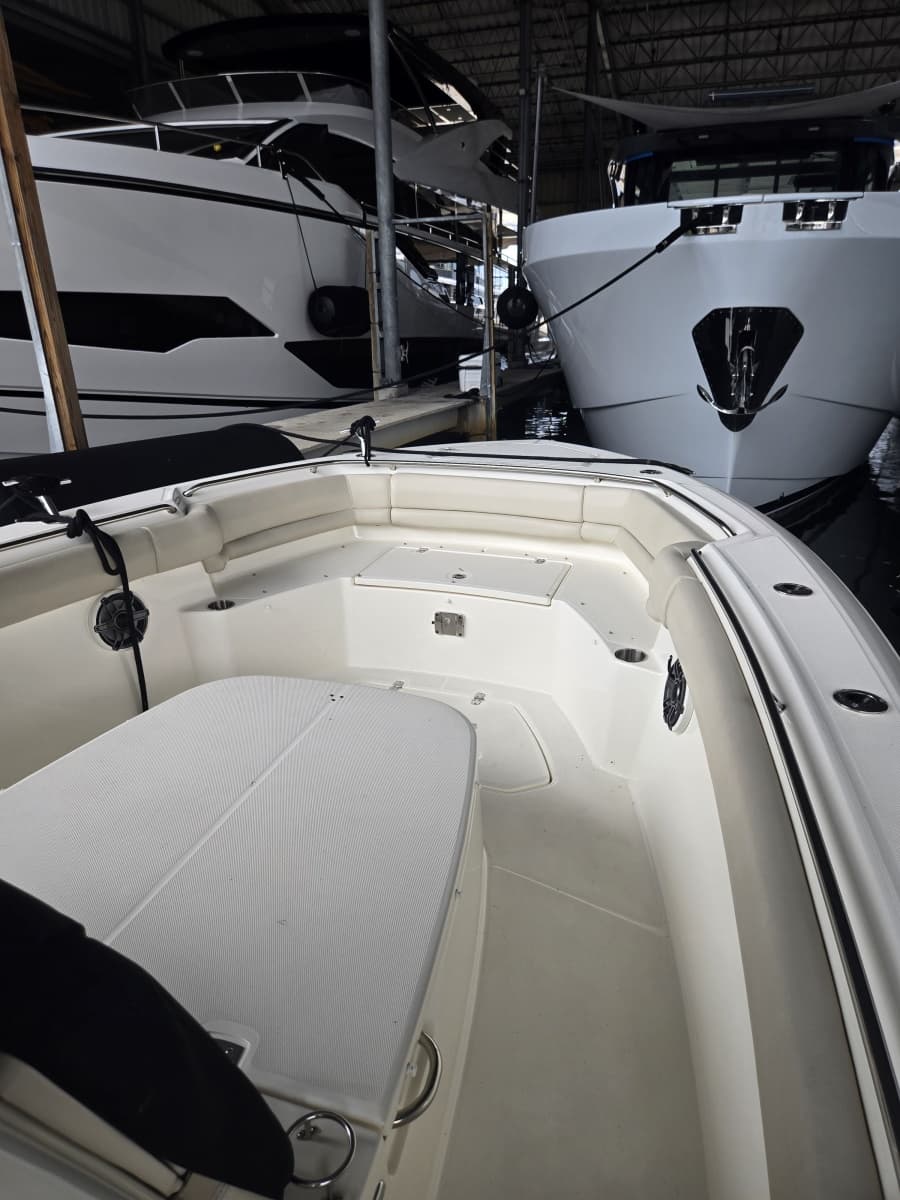2024 Boston Whaler 330 Outrage - Photo 8