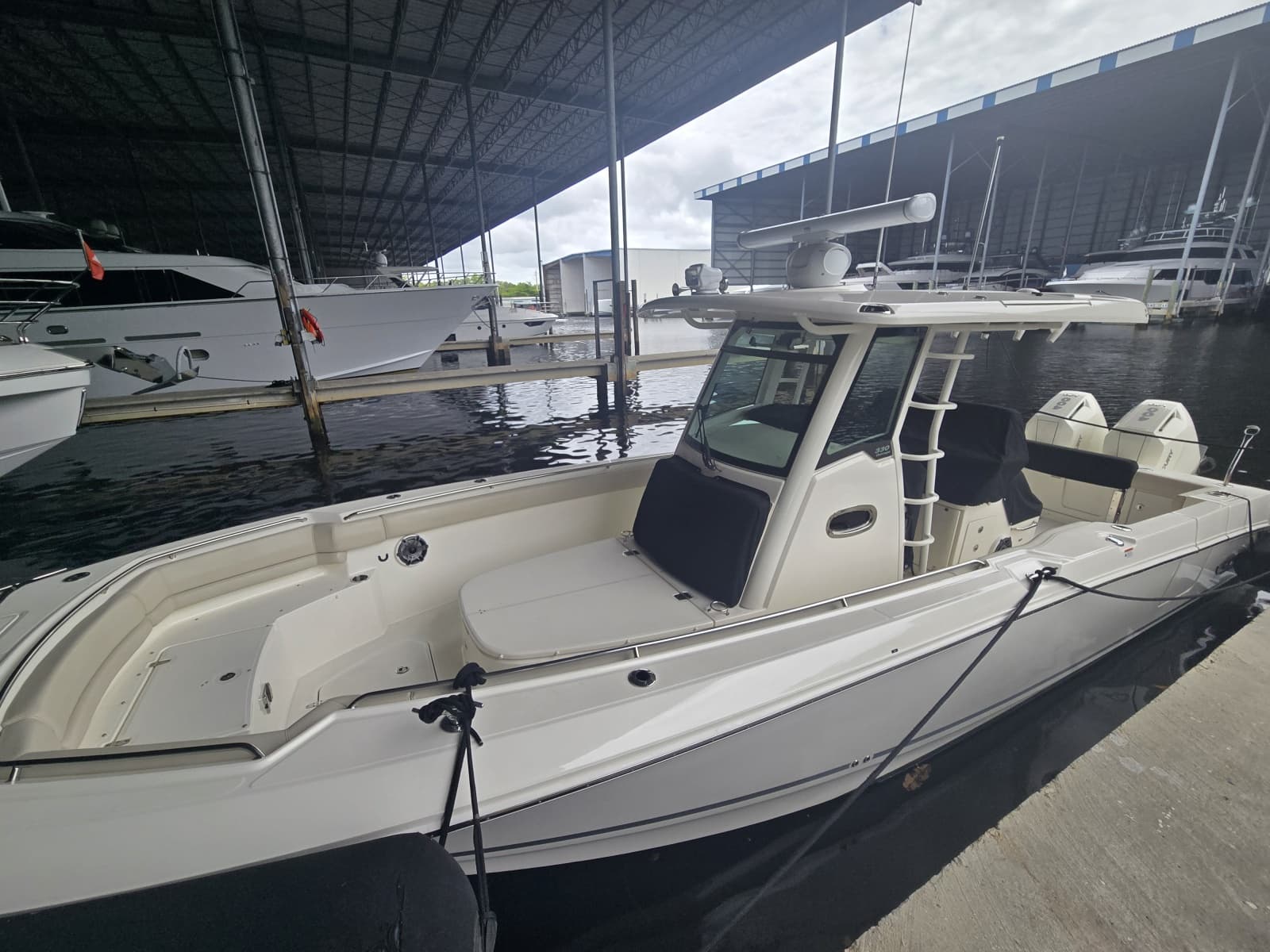 2024 Boston Whaler 330 Outrage - Photo 4