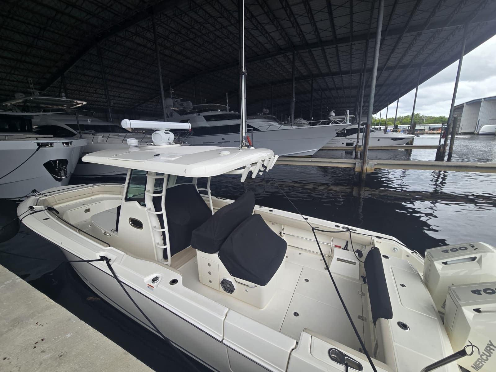2024 Boston Whaler 330 Outrage - Photo 6