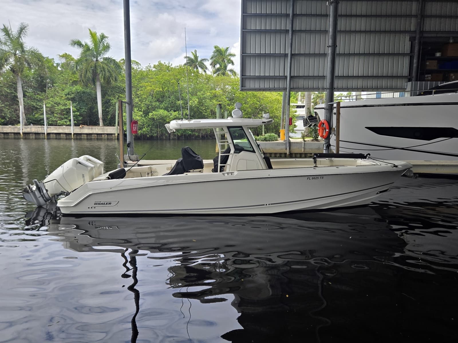 2024 Boston Whaler 330 Outrage - Photo 10