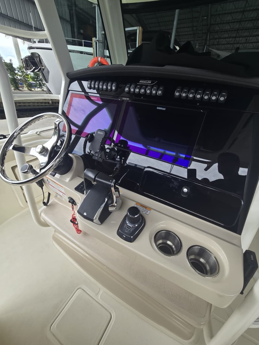2024 Boston Whaler 330 Outrage - Photo 3
