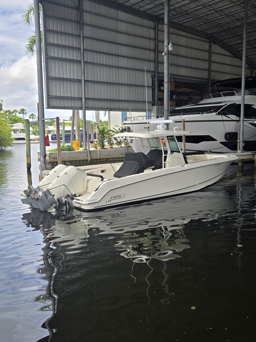 2024 Boston Whaler 330 Outrage - Photo 2