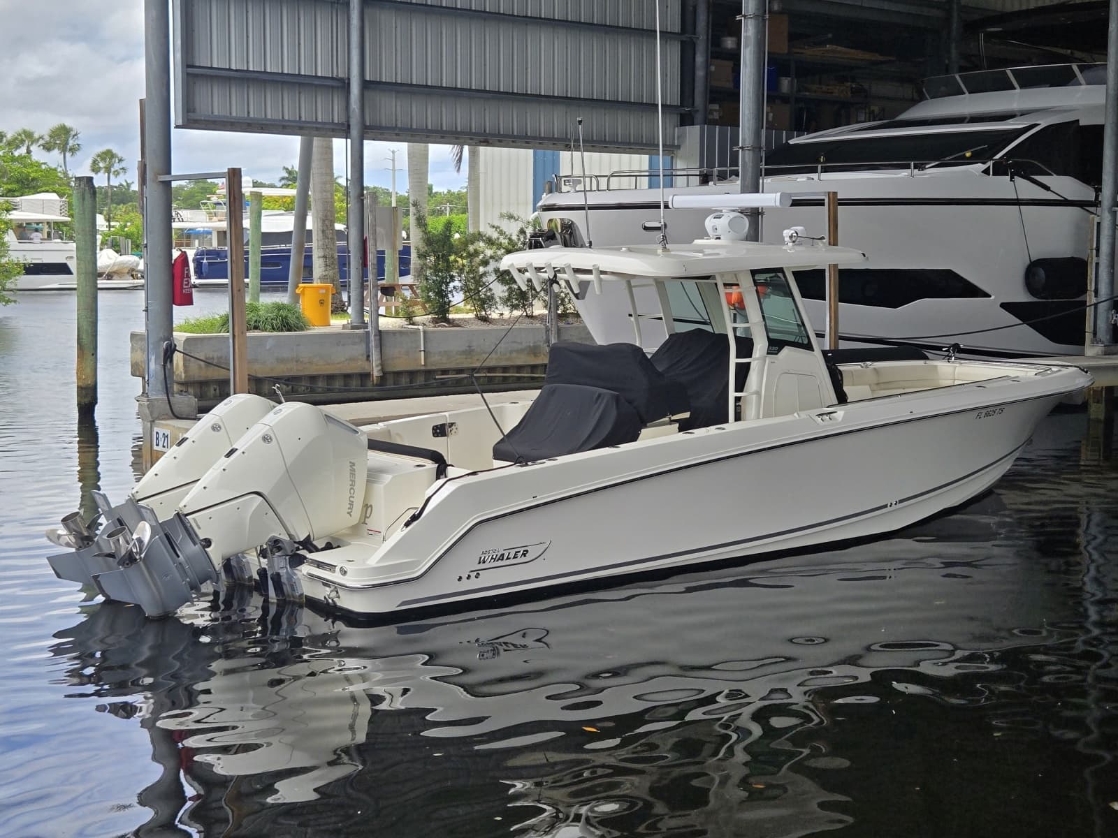 2024 Boston Whaler 330 Outrage - Photo 11