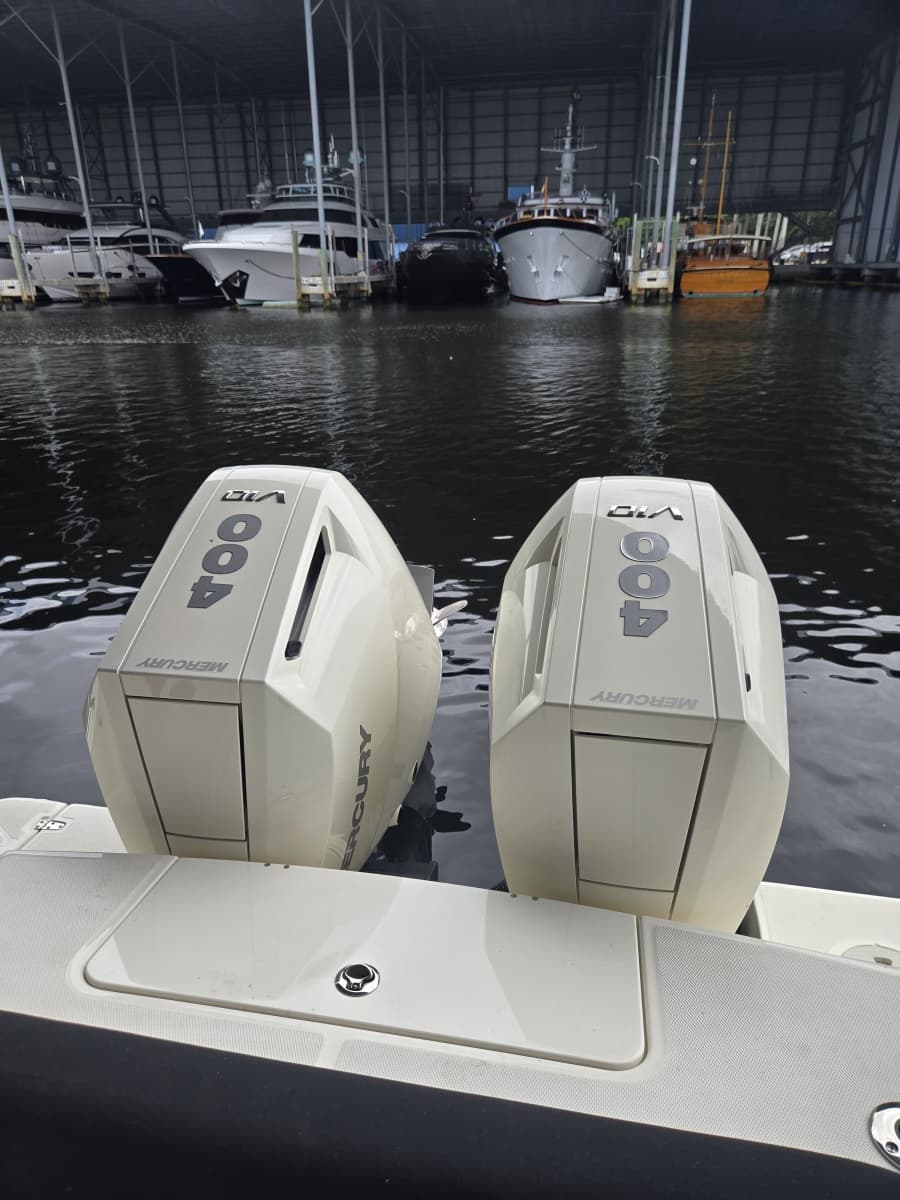 2024 Boston Whaler 330 Outrage - Photo 7