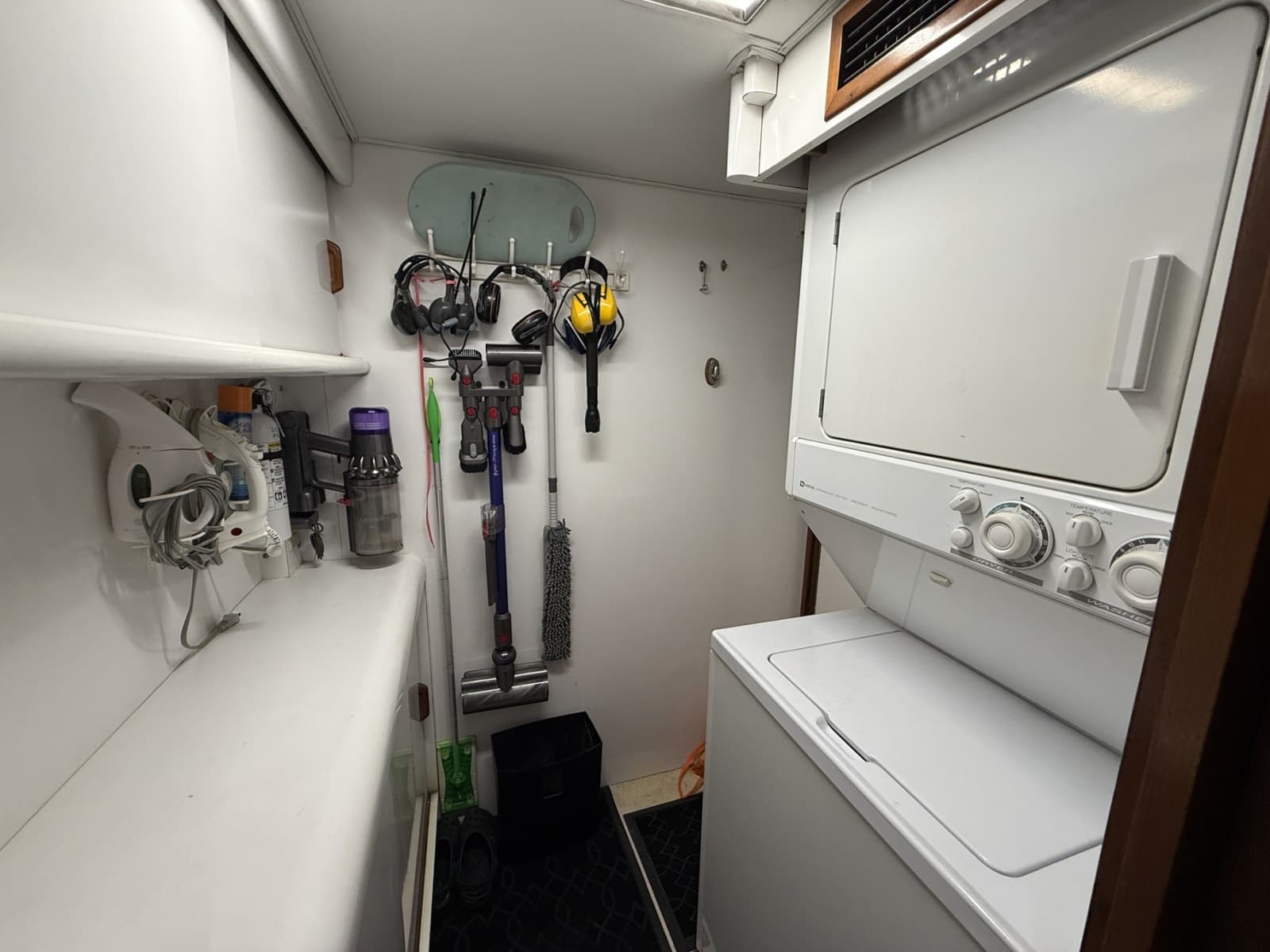 1988 Viking Pilothouse Motor Yacht - Photo 34