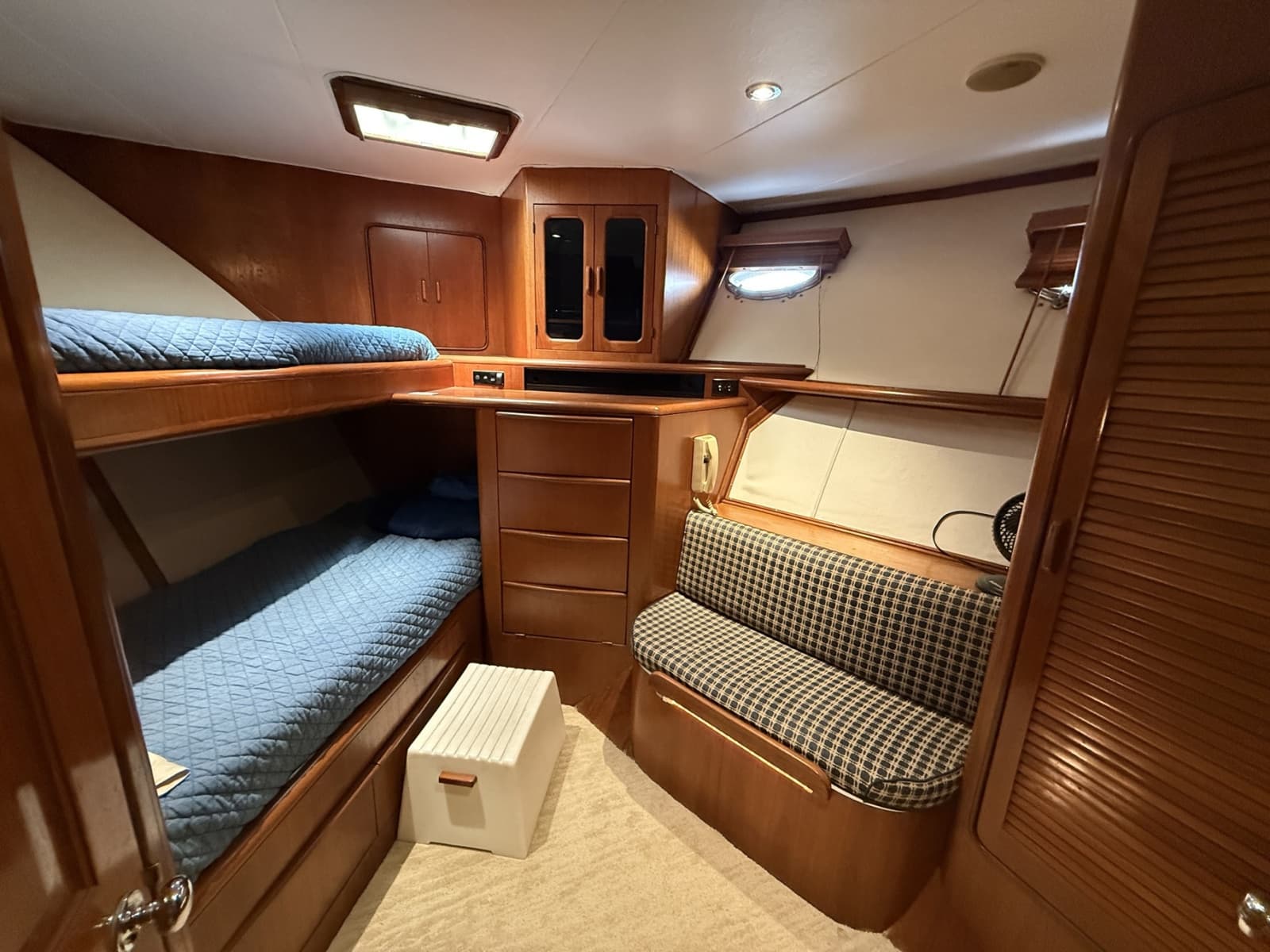 1988 Viking Pilothouse Motor Yacht - Photo 16