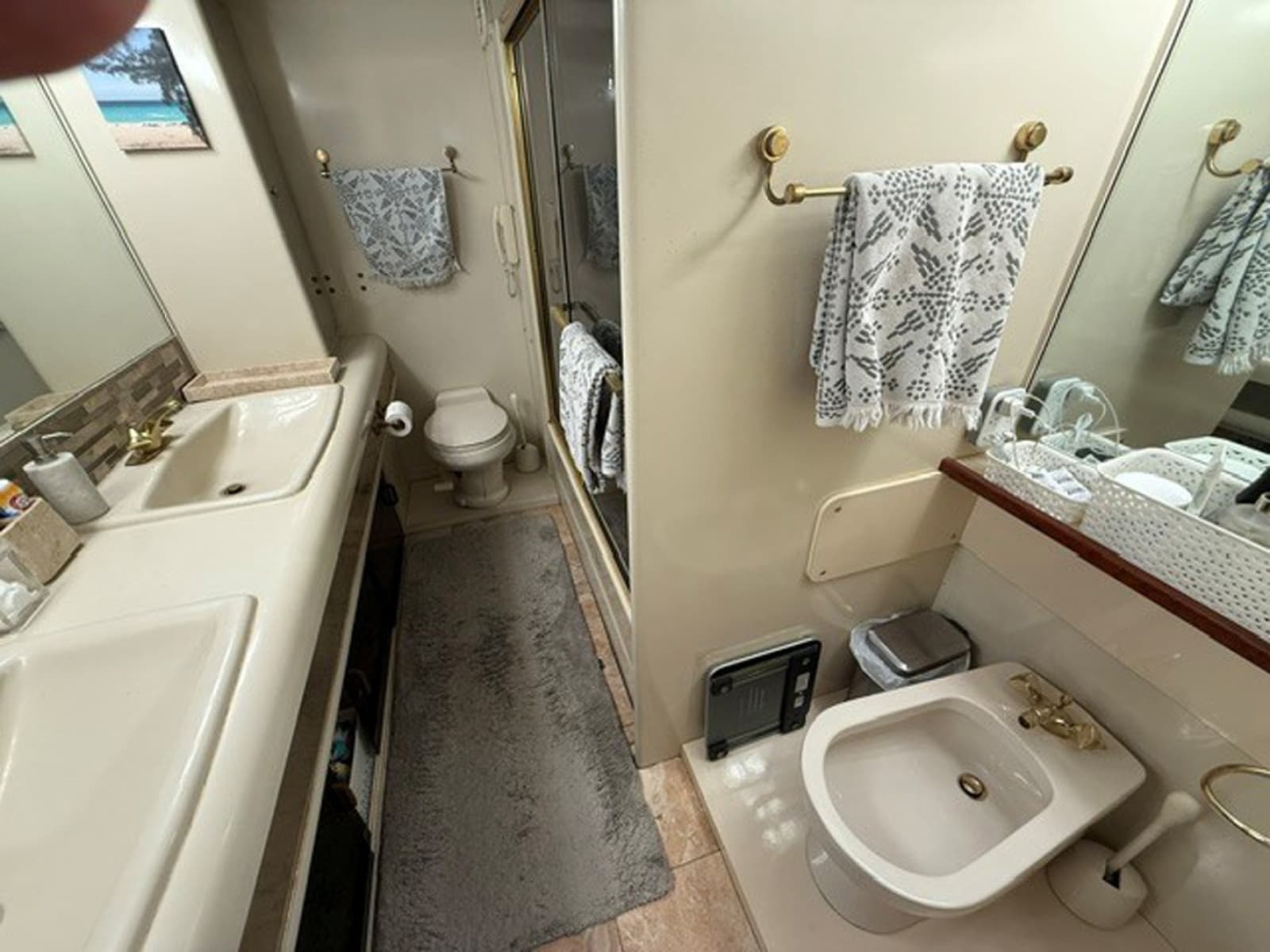 1988 Viking Pilothouse Motor Yacht - Photo 32