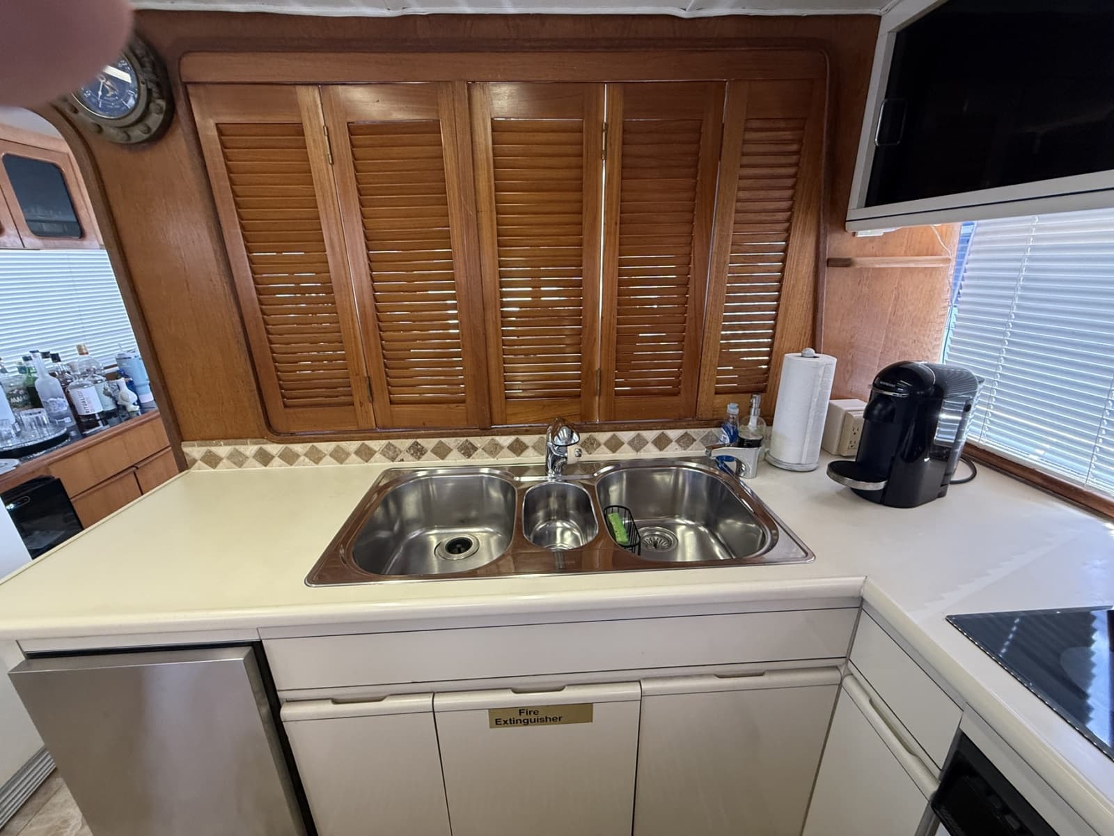 1988 Viking Pilothouse Motor Yacht - Photo 11