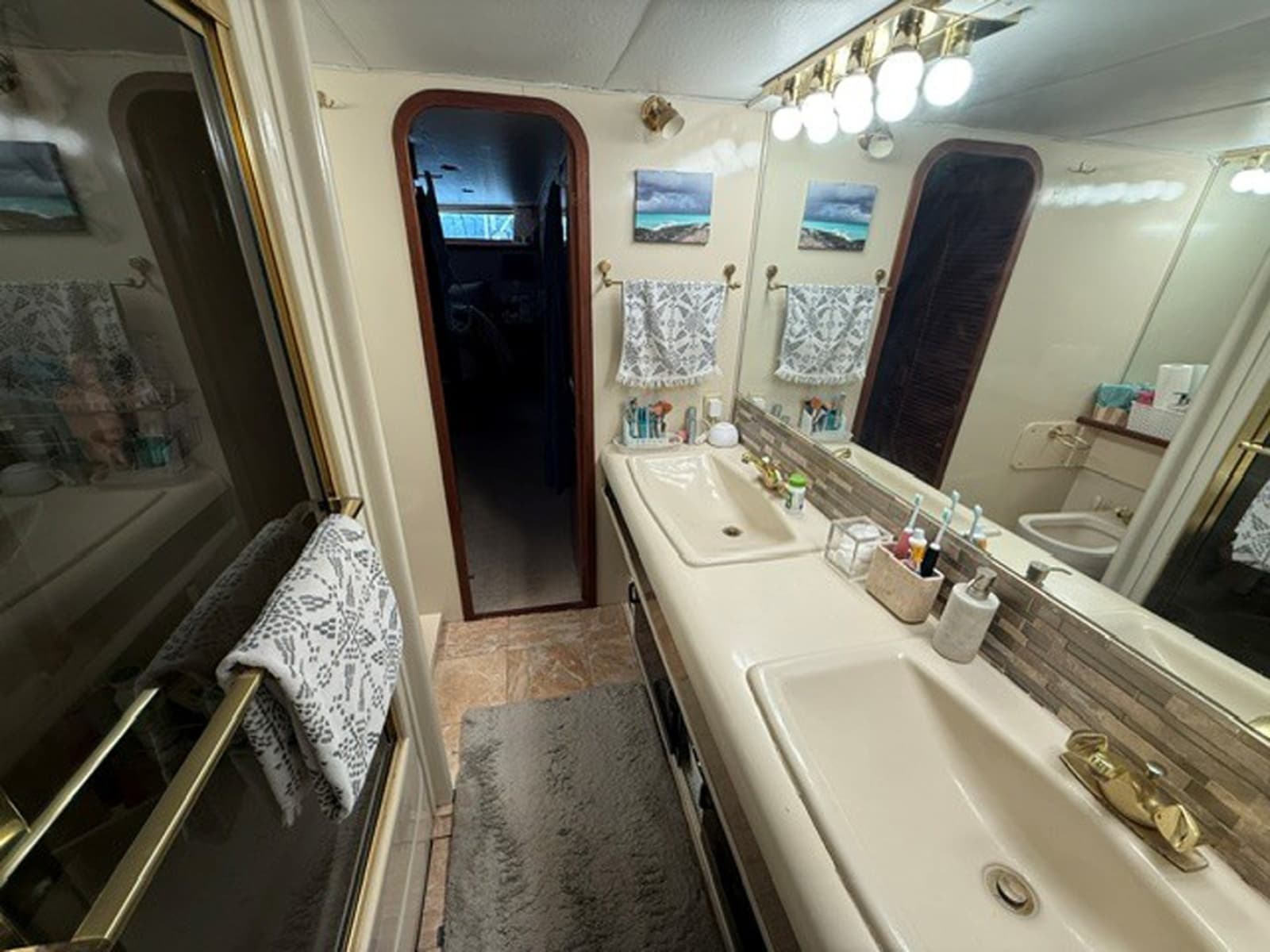 1988 Viking Pilothouse Motor Yacht - Photo 31