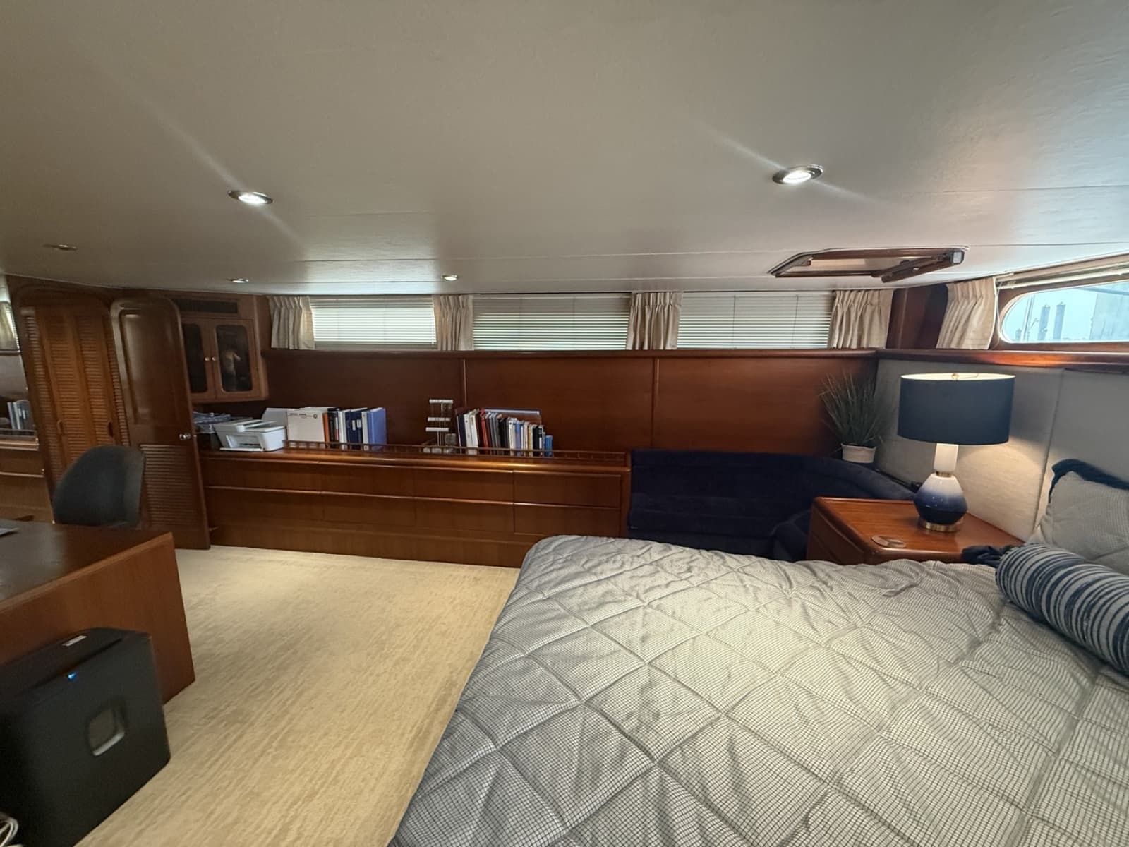 1988 Viking Pilothouse Motor Yacht - Photo 30