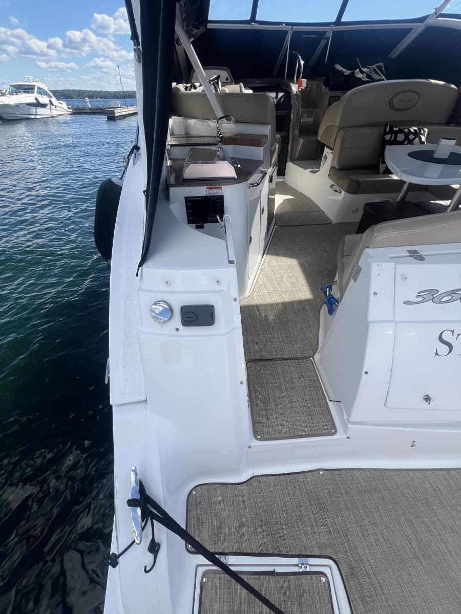 2010 Cruisers Yachts 360 Express - Photo 8