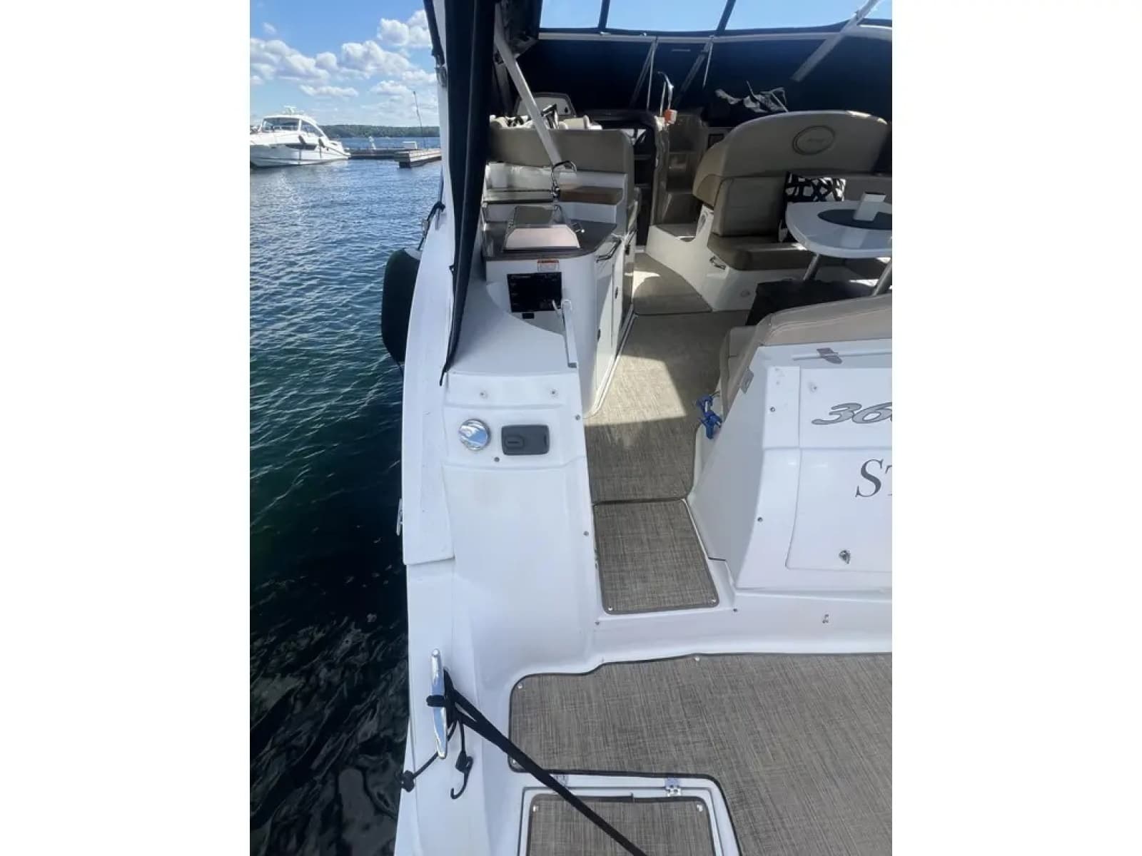 2010 Cruisers Yachts 360 Express - Photo 8