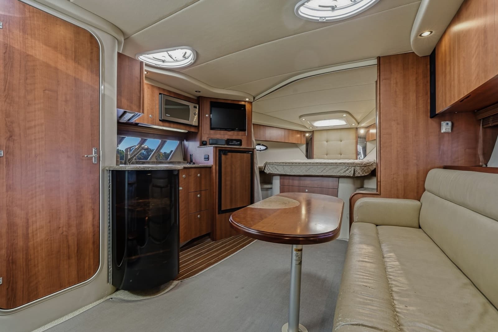 2010 Cruisers Yachts 360 Express - Photo 16