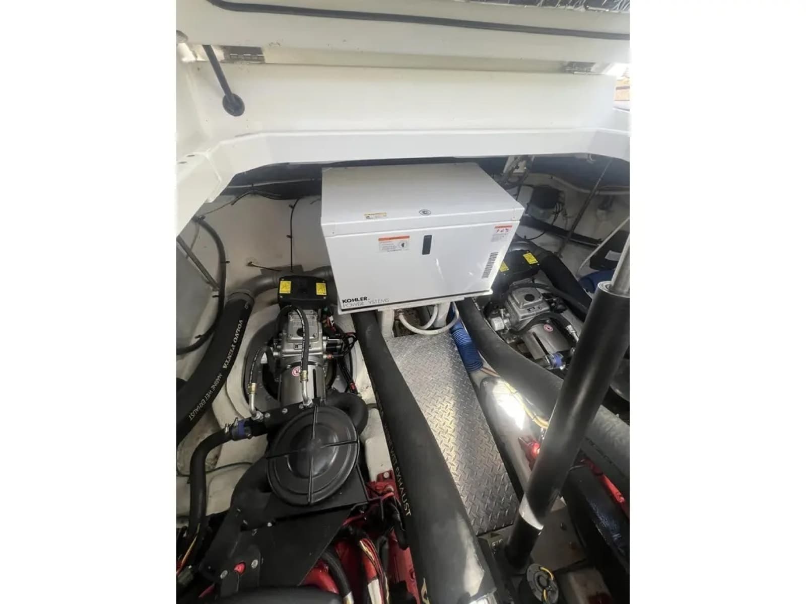 2010 Cruisers Yachts 360 Express - Photo 37