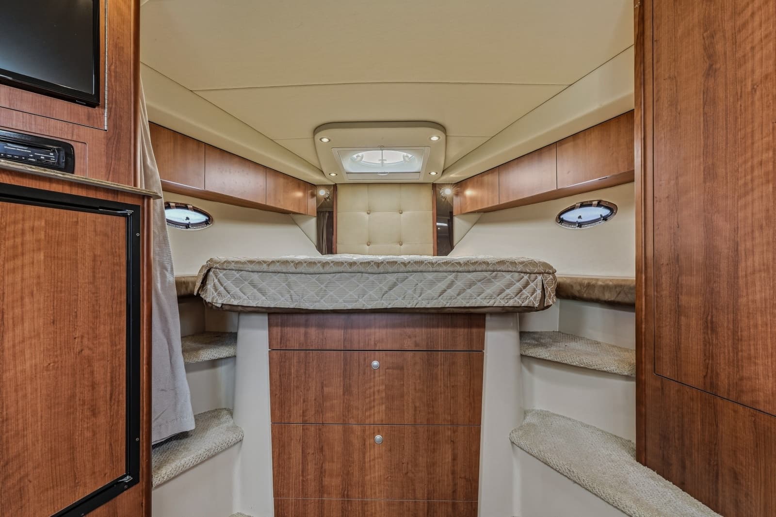 2010 Cruisers Yachts 360 Express - Photo 19