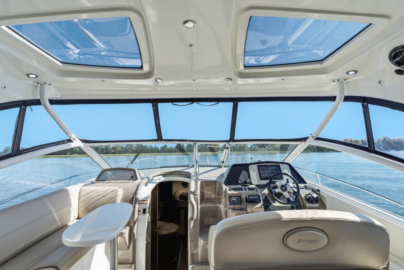 2010 Cruisers Yachts 360 Express - Photo 7