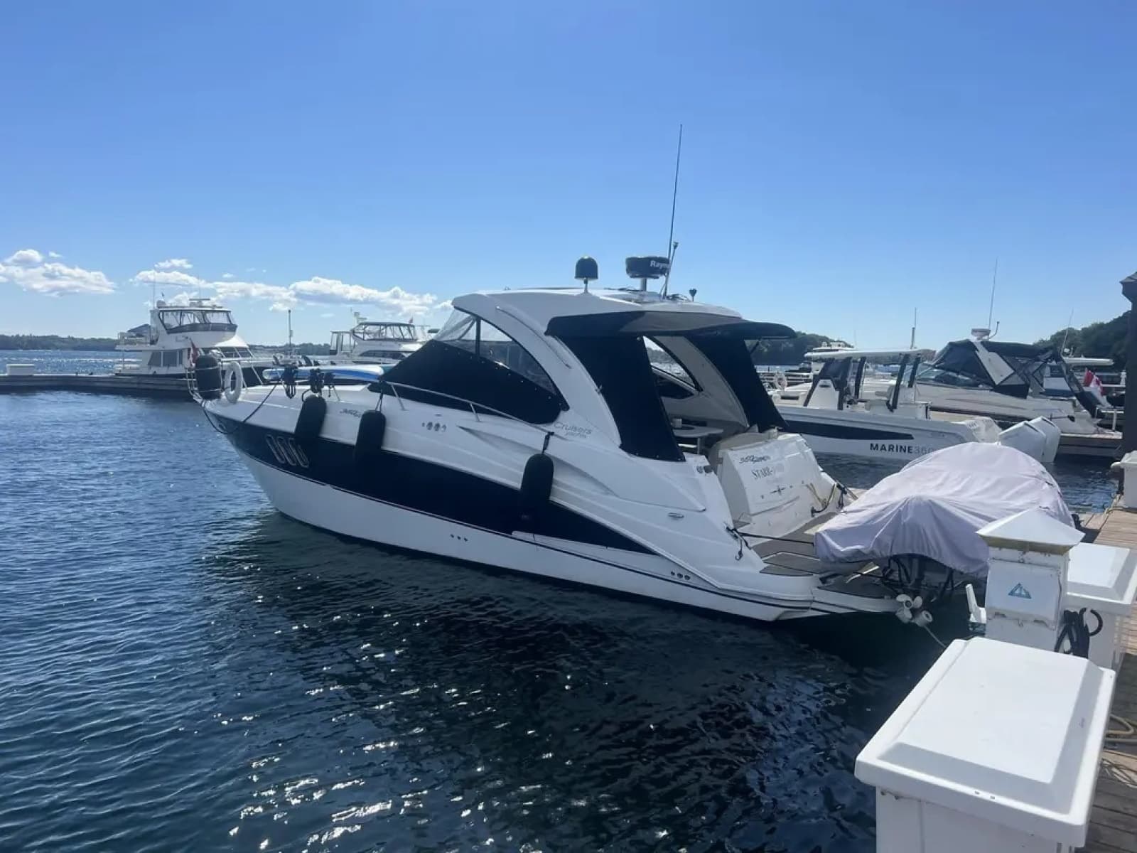 2010 Cruisers Yachts 360 Express - Photo 2
