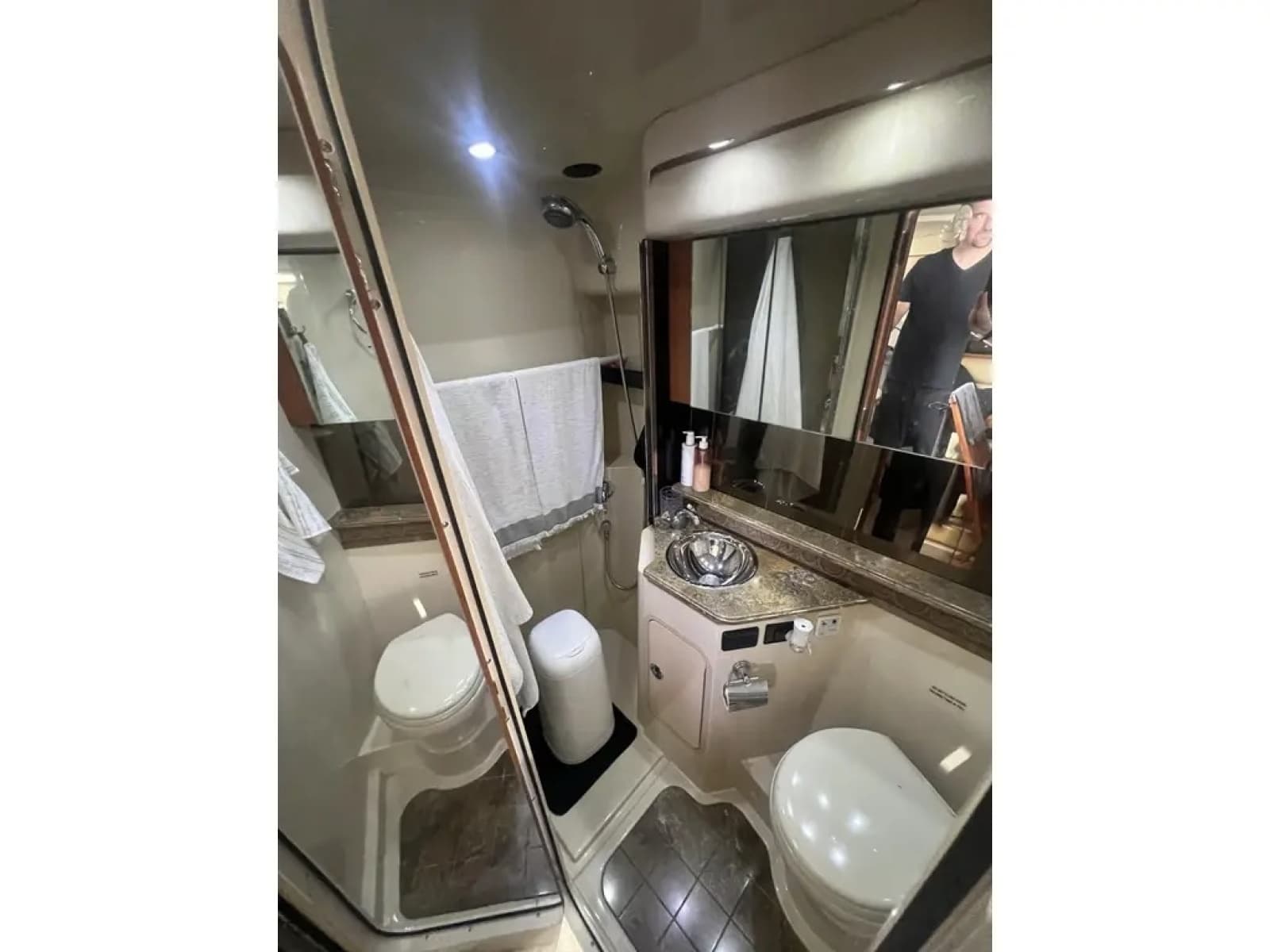 2010 Cruisers Yachts 360 Express - Photo 30
