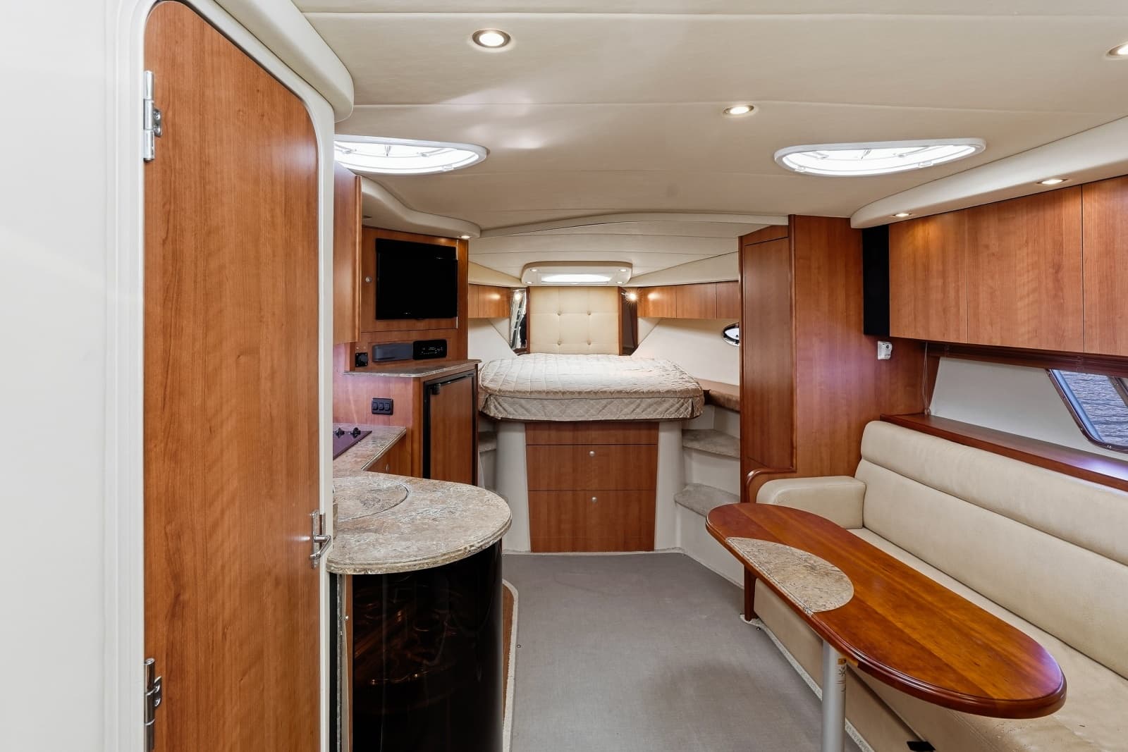 2010 Cruisers Yachts 360 Express - Photo 14