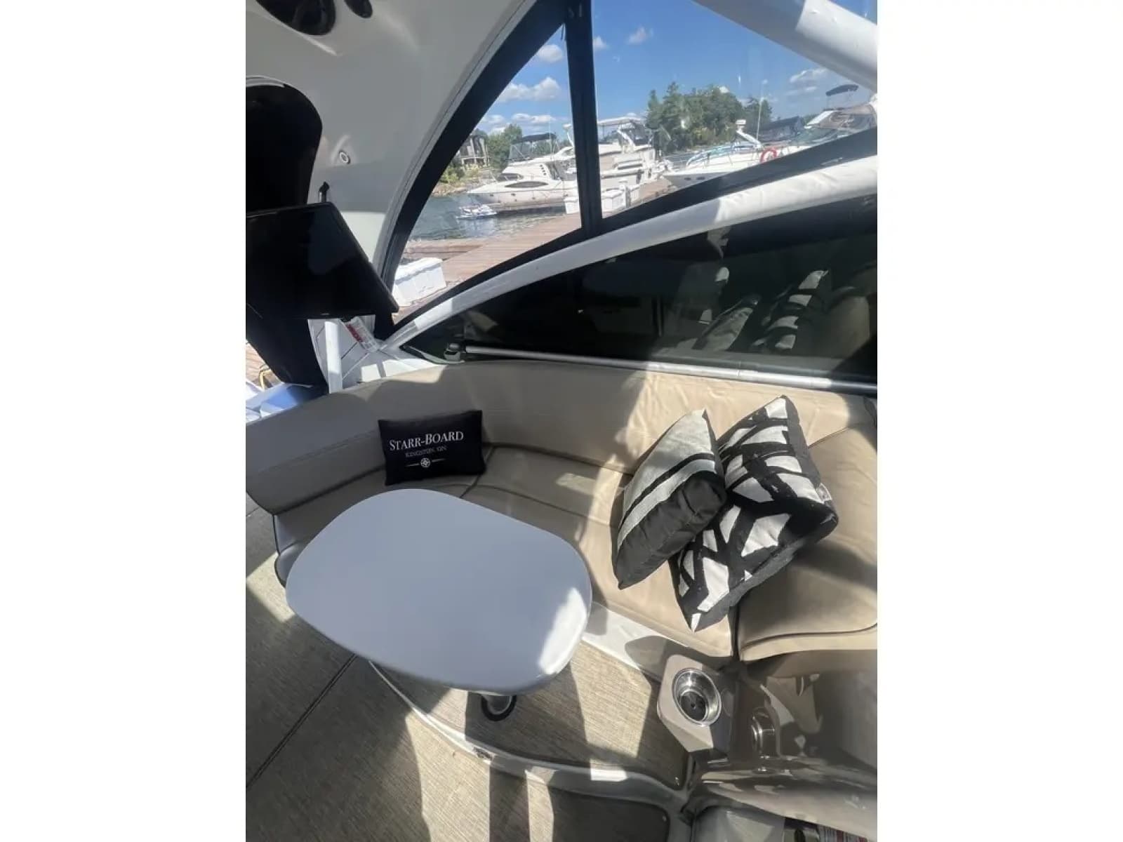 2010 Cruisers Yachts 360 Express - Photo 17