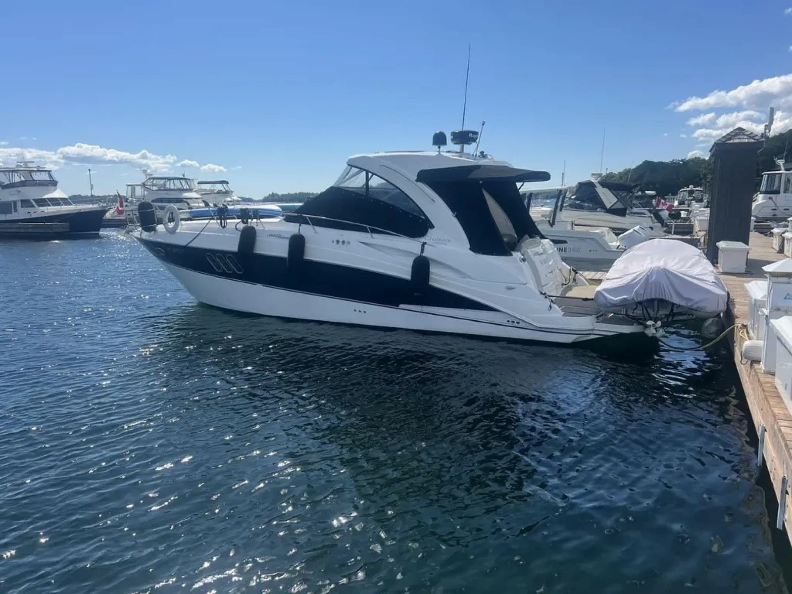 2010 Cruisers Yachts 360 Express - Photo 1