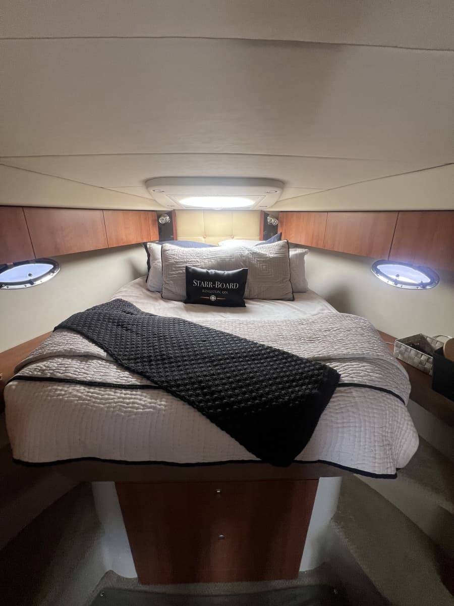 2010 Cruisers Yachts 360 Express - Photo 25