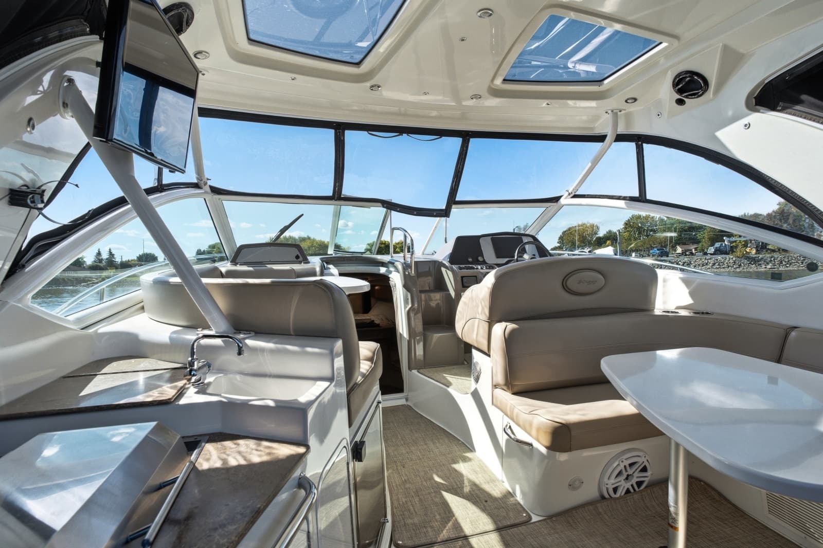 2010 Cruisers Yachts 360 Express - Photo 4