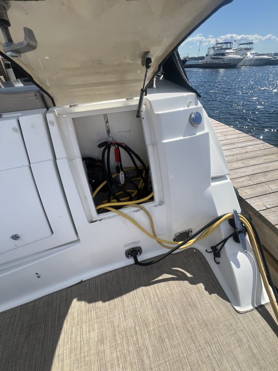 2010 Cruisers Yachts 360 Express - Photo 10