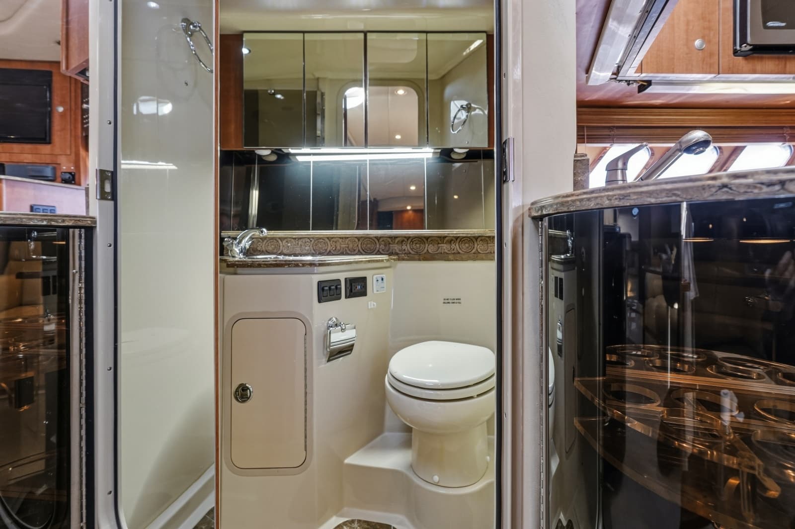 2010 Cruisers Yachts 360 Express - Photo 30