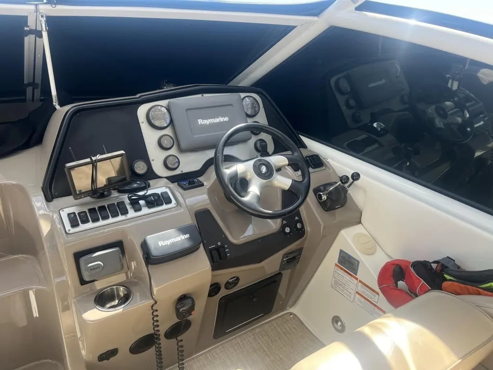 2010 Cruisers Yachts 360 Express - Photo 21
