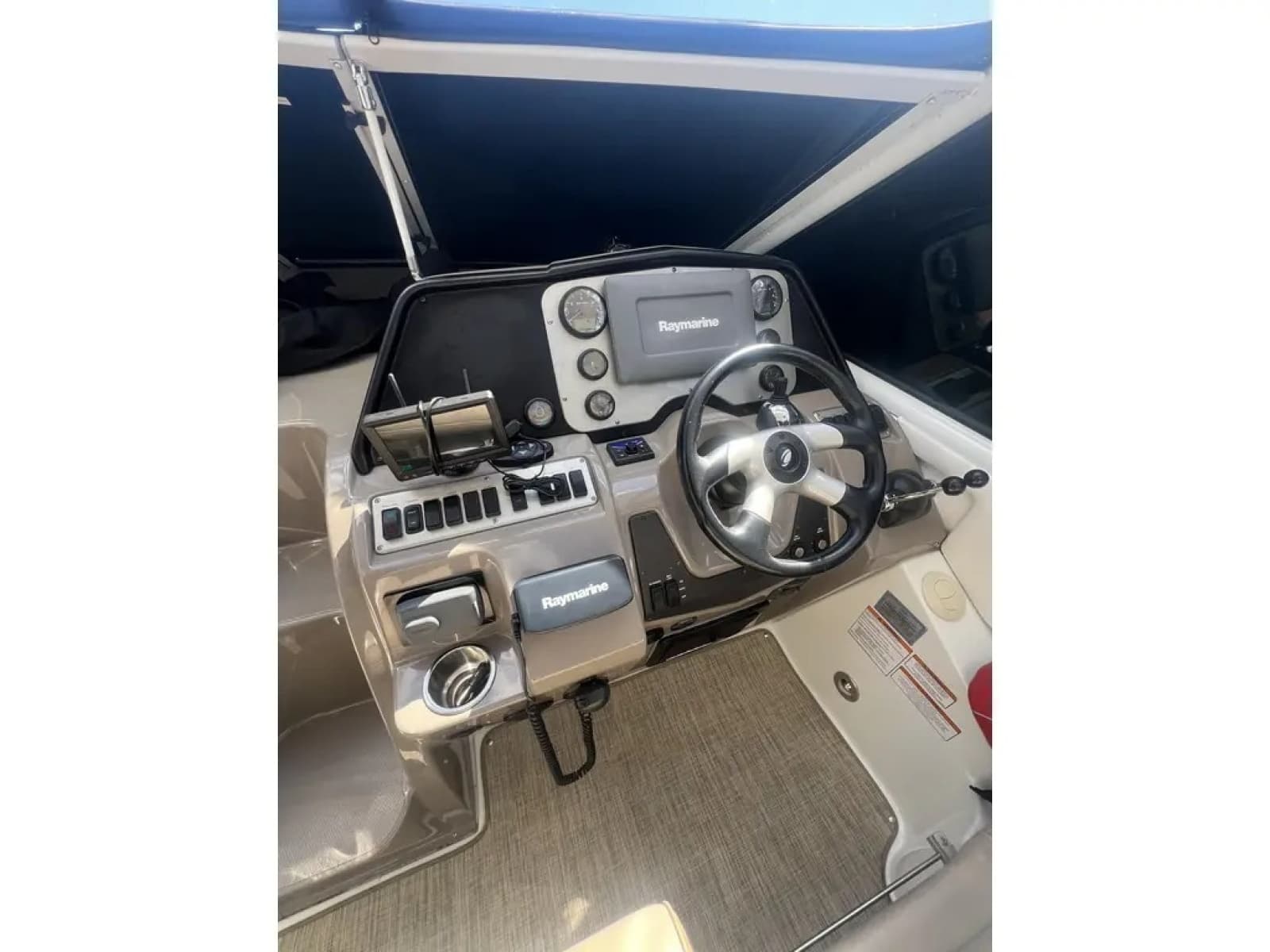 2010 Cruisers Yachts 360 Express - Photo 19