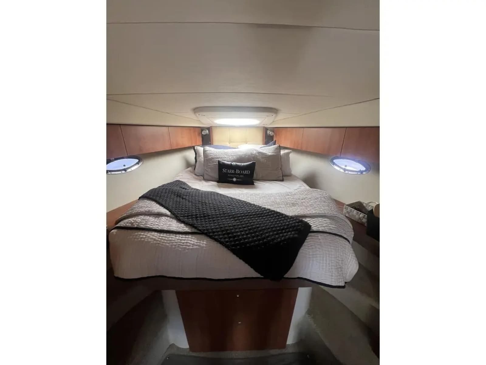 2010 Cruisers Yachts 360 Express - Photo 26
