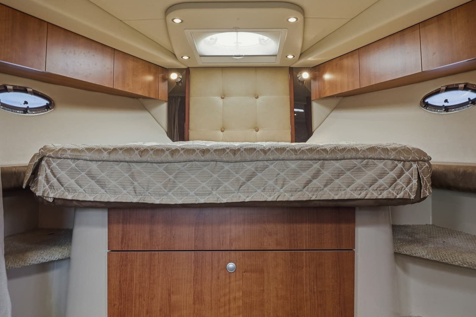 2010 Cruisers Yachts 360 Express - Photo 18
