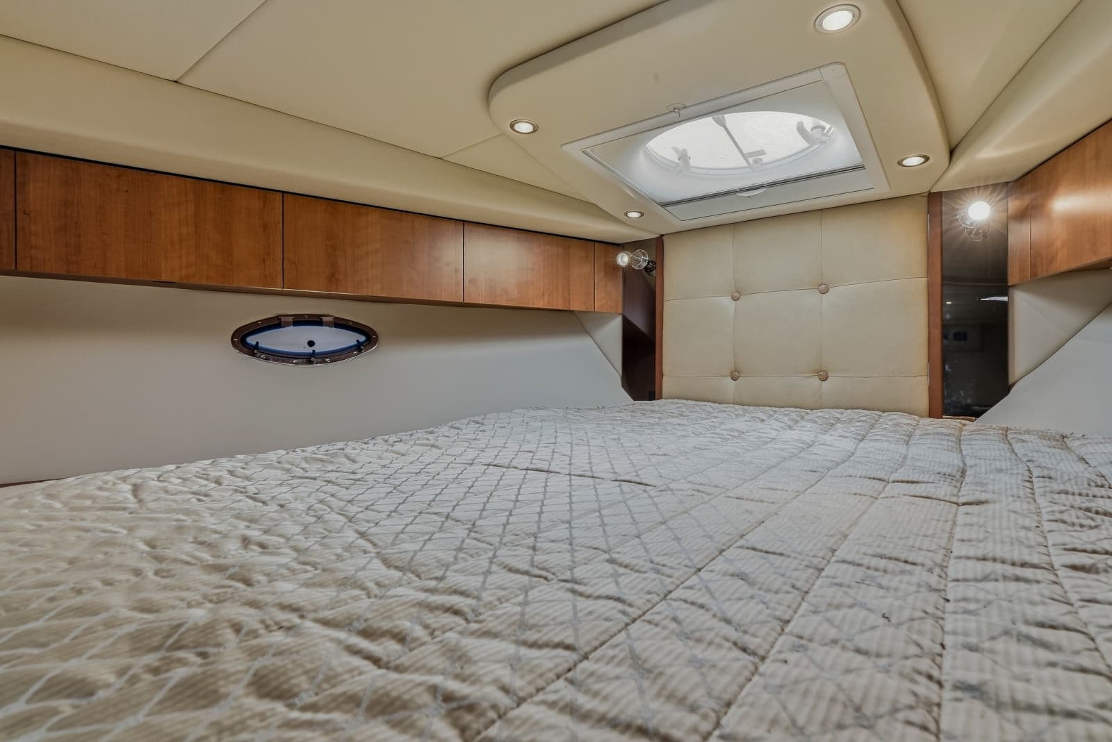 2010 Cruisers Yachts 360 Express - Photo 20