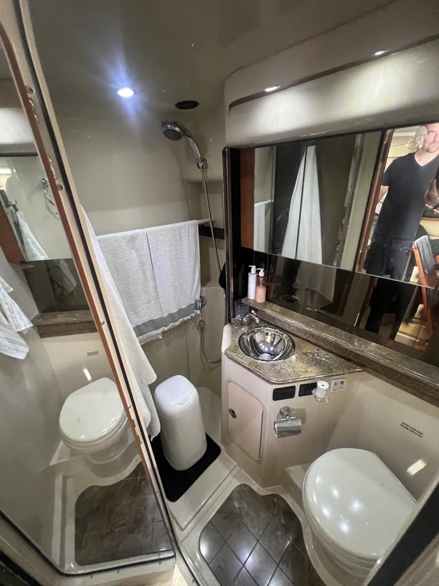 2010 Cruisers Yachts 360 Express - Photo 29