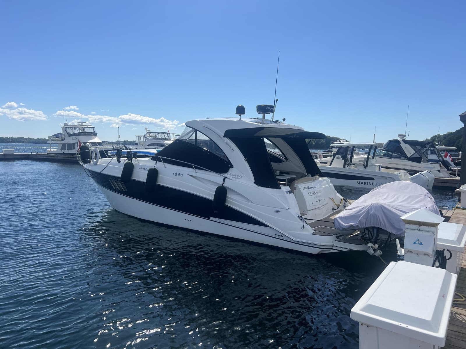2010 Cruisers Yachts 360 Express - Photo 2