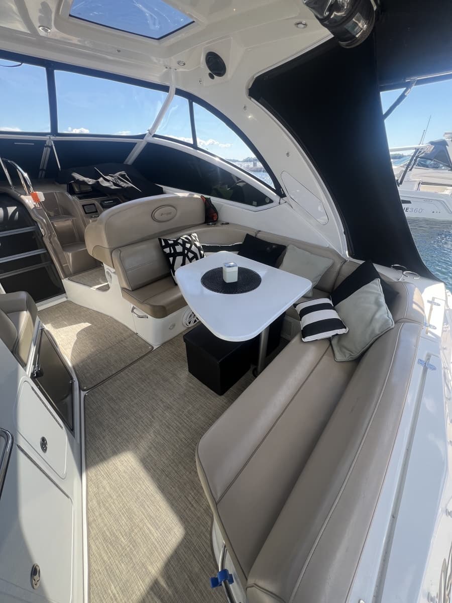 2010 Cruisers Yachts 360 Express - Photo 13